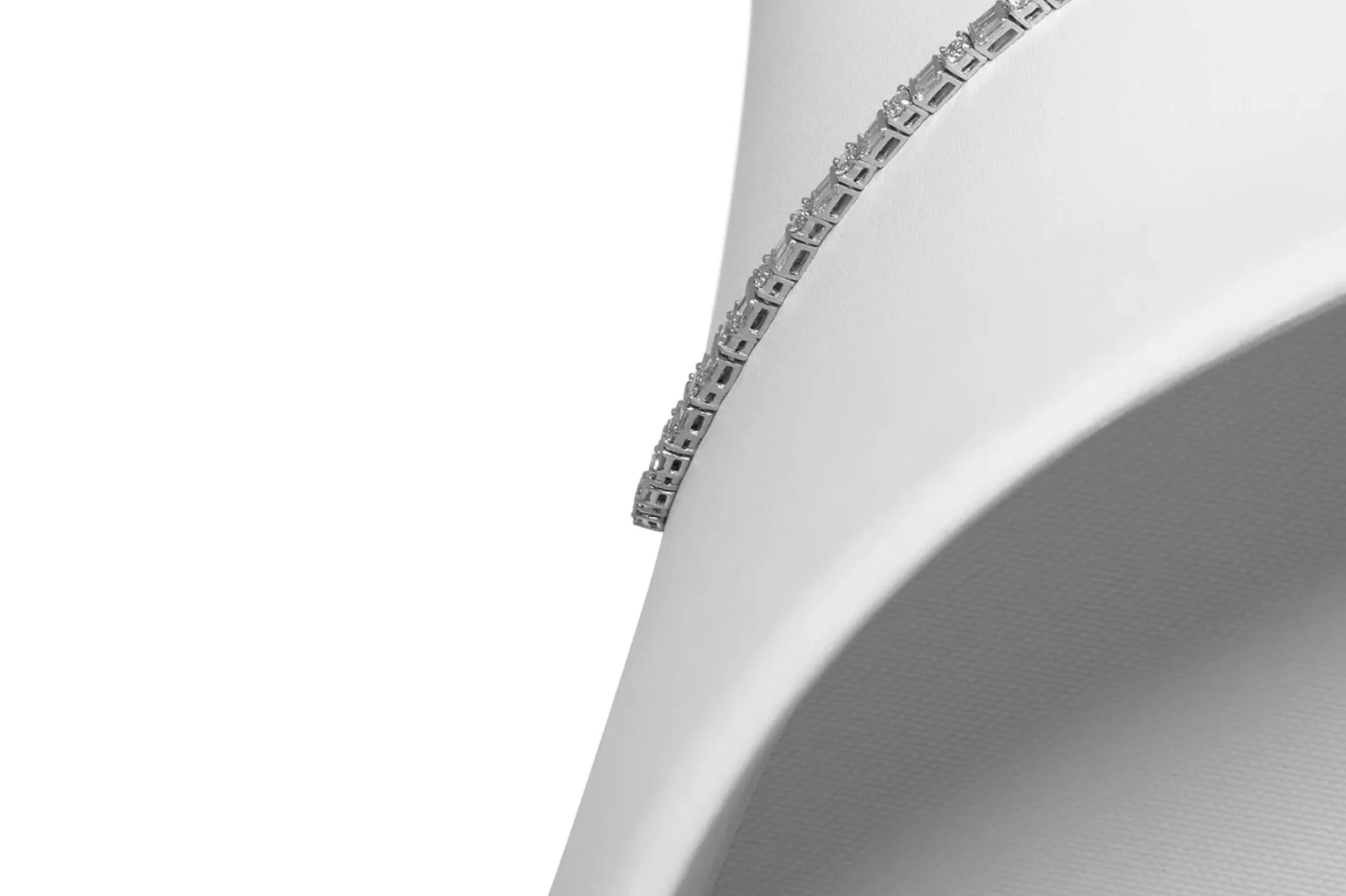 11.04 Carat Alternating Round and Baguette Cut Diamond Tennis Necklace