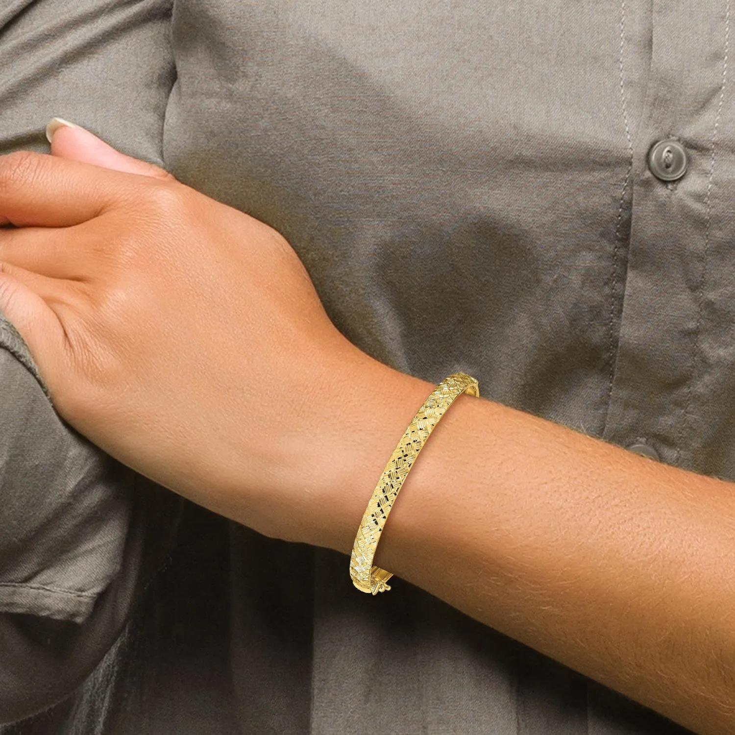 14k Polished and Diamond-cut Hinged Bangle