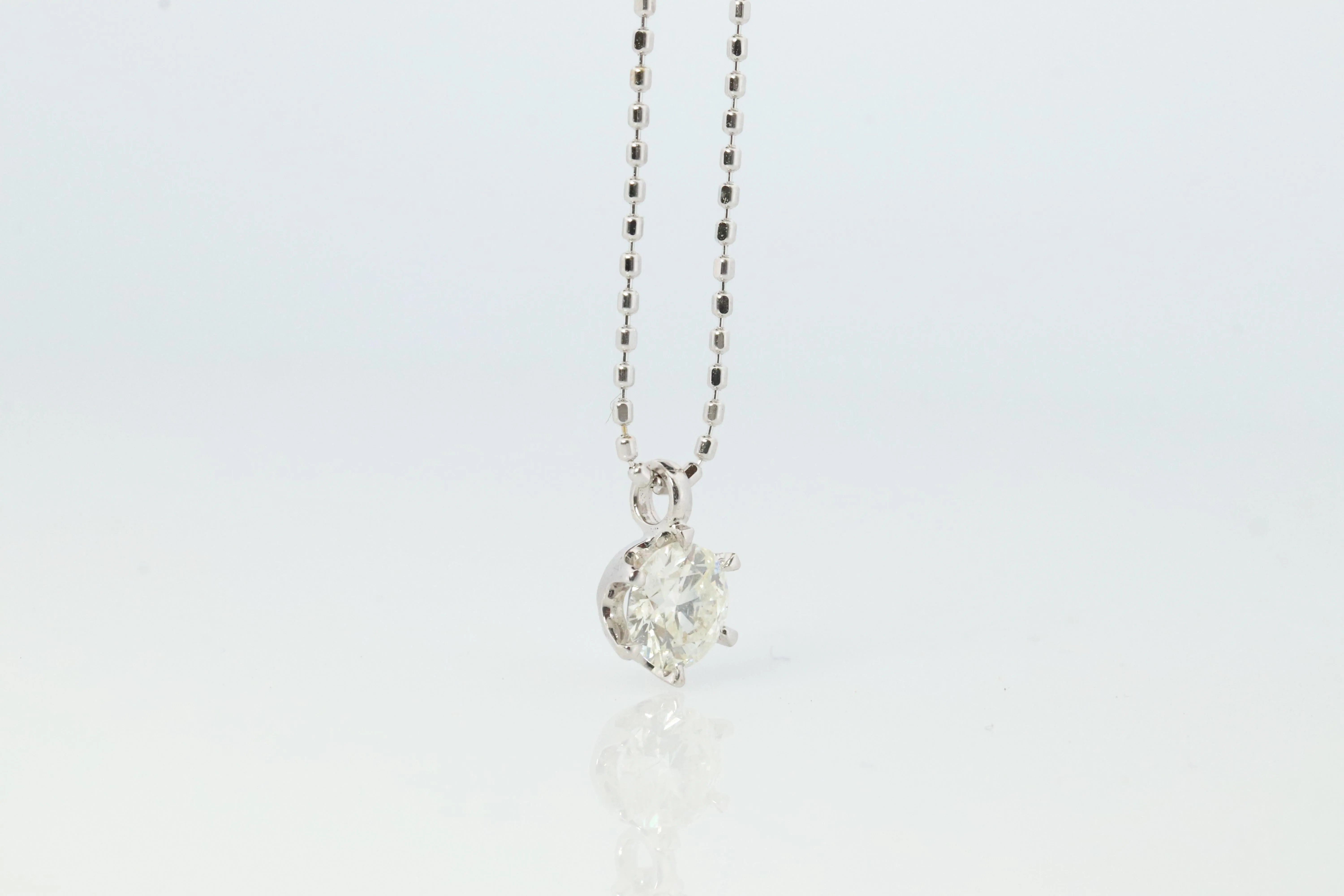 18k Diamond solitaire pendant. 18k White Gold Round diamond 0.40CT Necklace