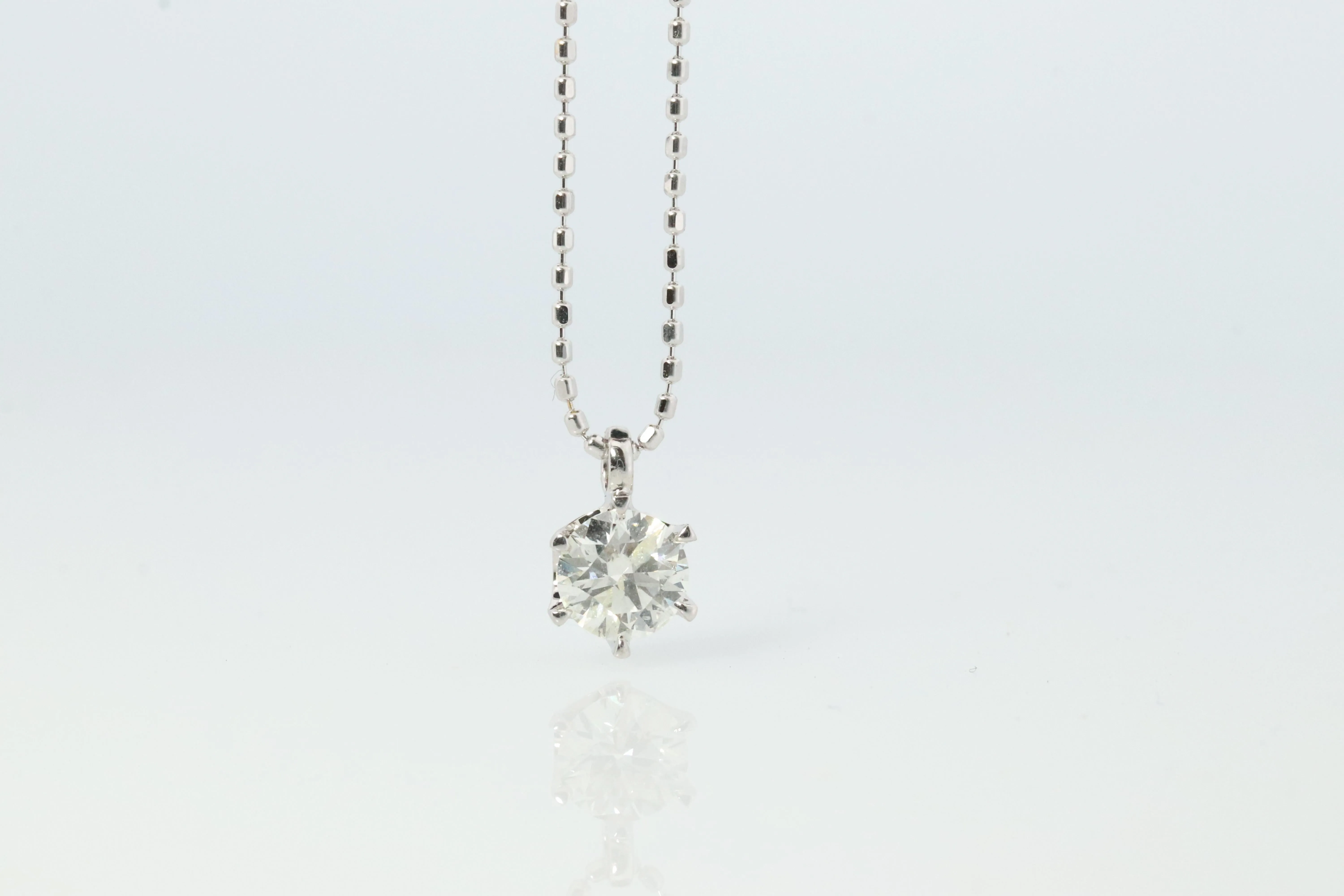 18k Diamond solitaire pendant. 18k White Gold Round diamond 0.40CT Necklace