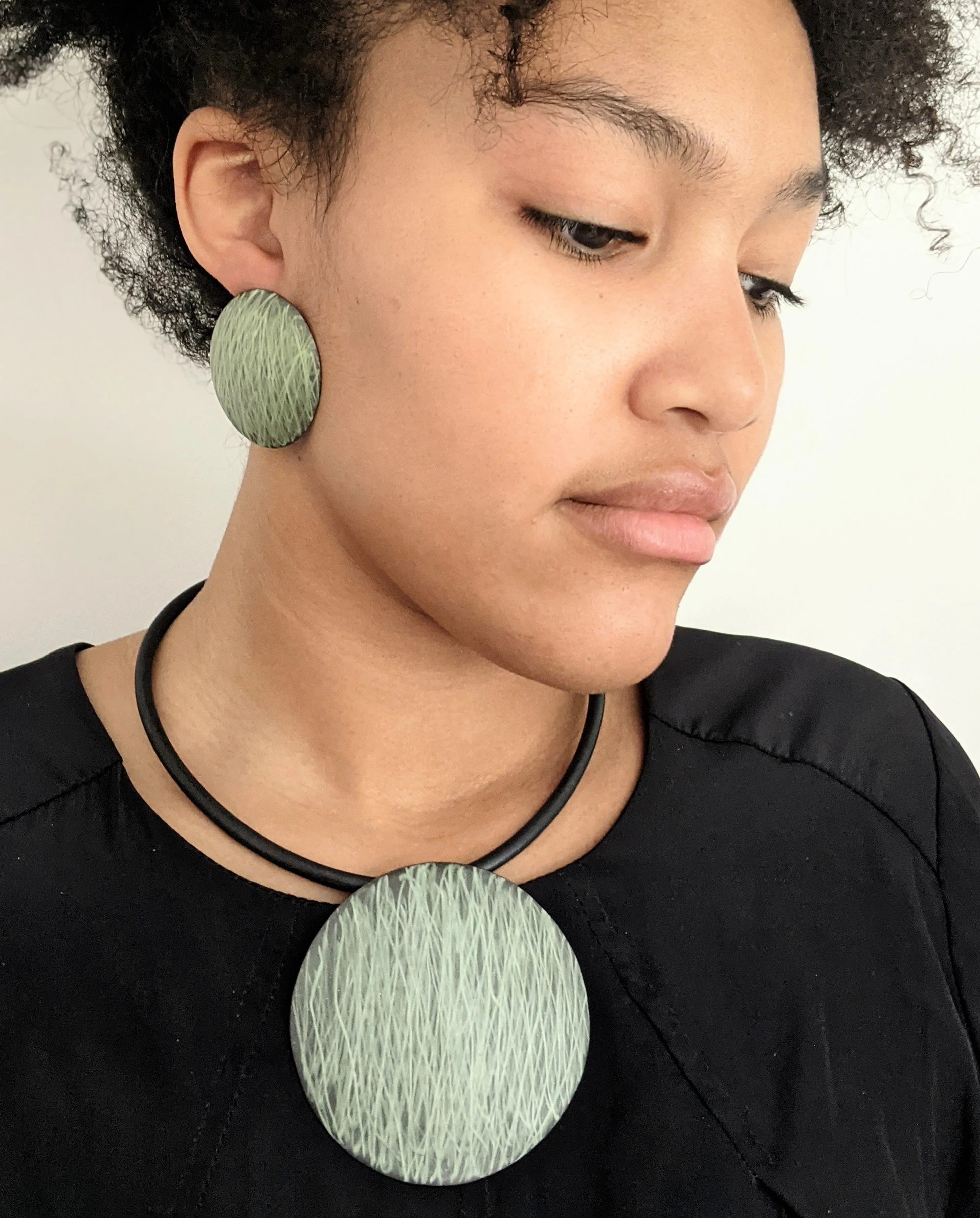 Big Disc Grass Pendant