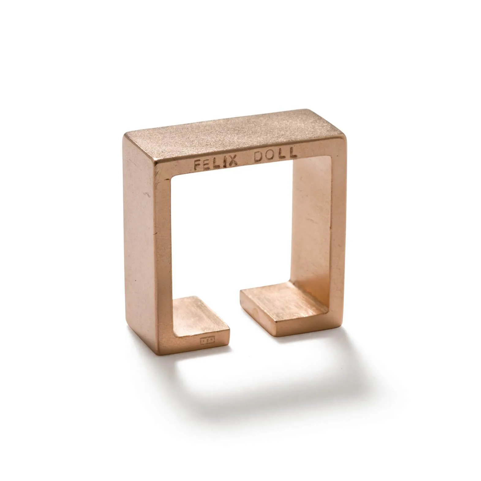 C 230 - Bold Square Ring