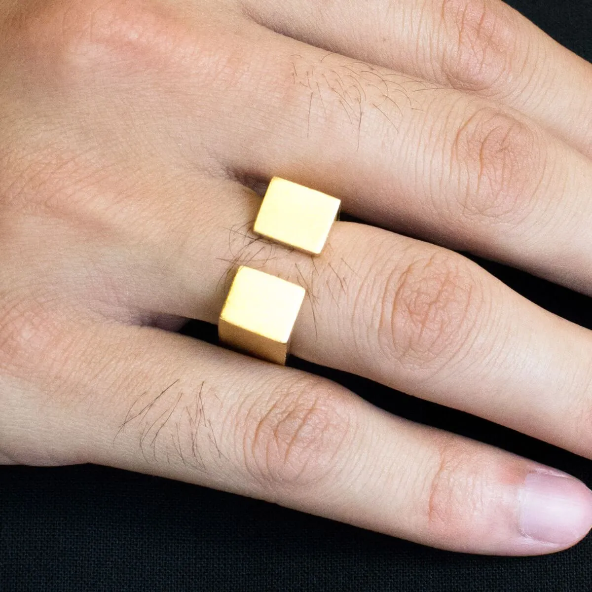 C 230 - Bold Square Ring