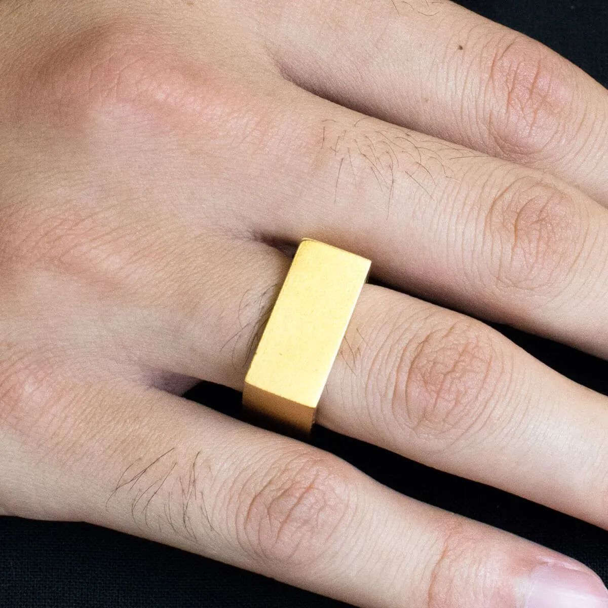 C 230 - Bold Square Ring