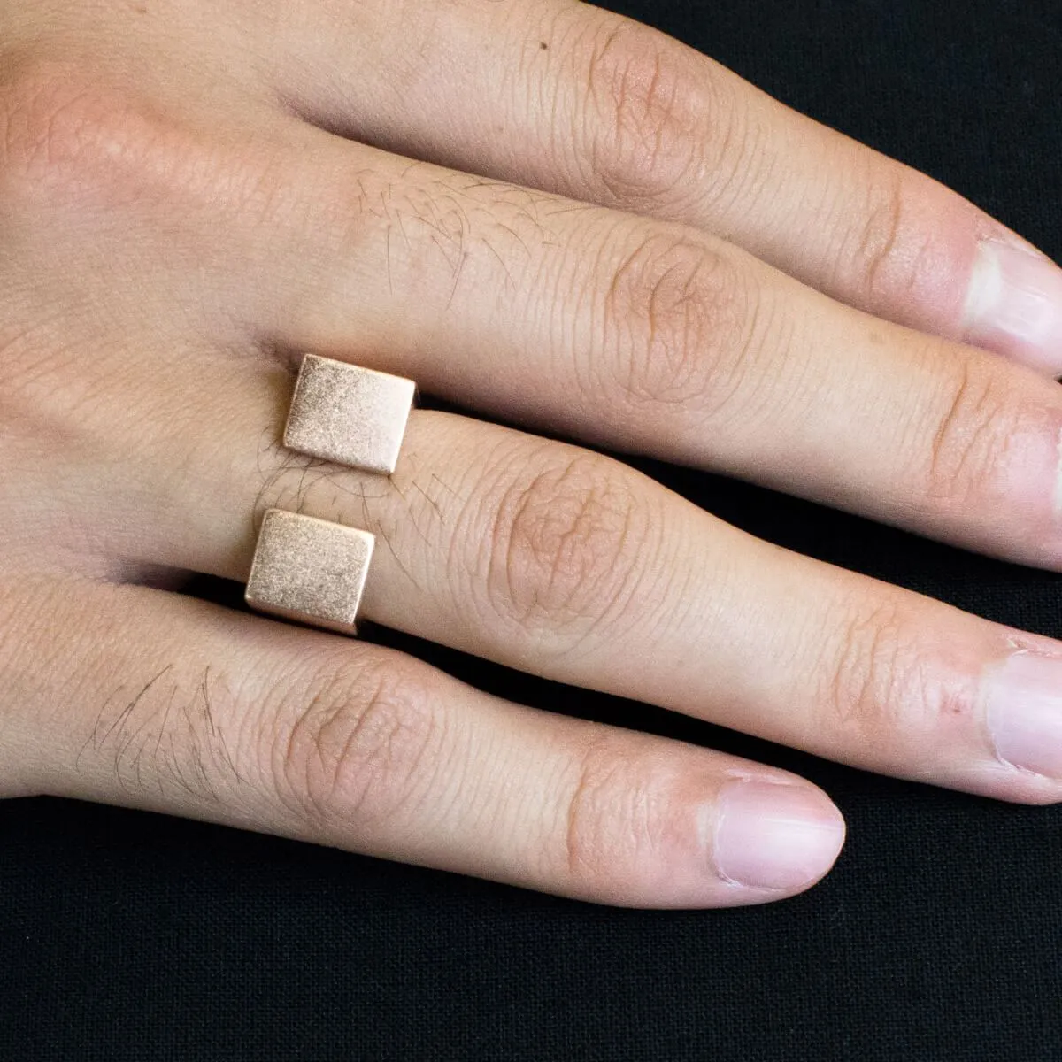 C 230 - Bold Square Ring