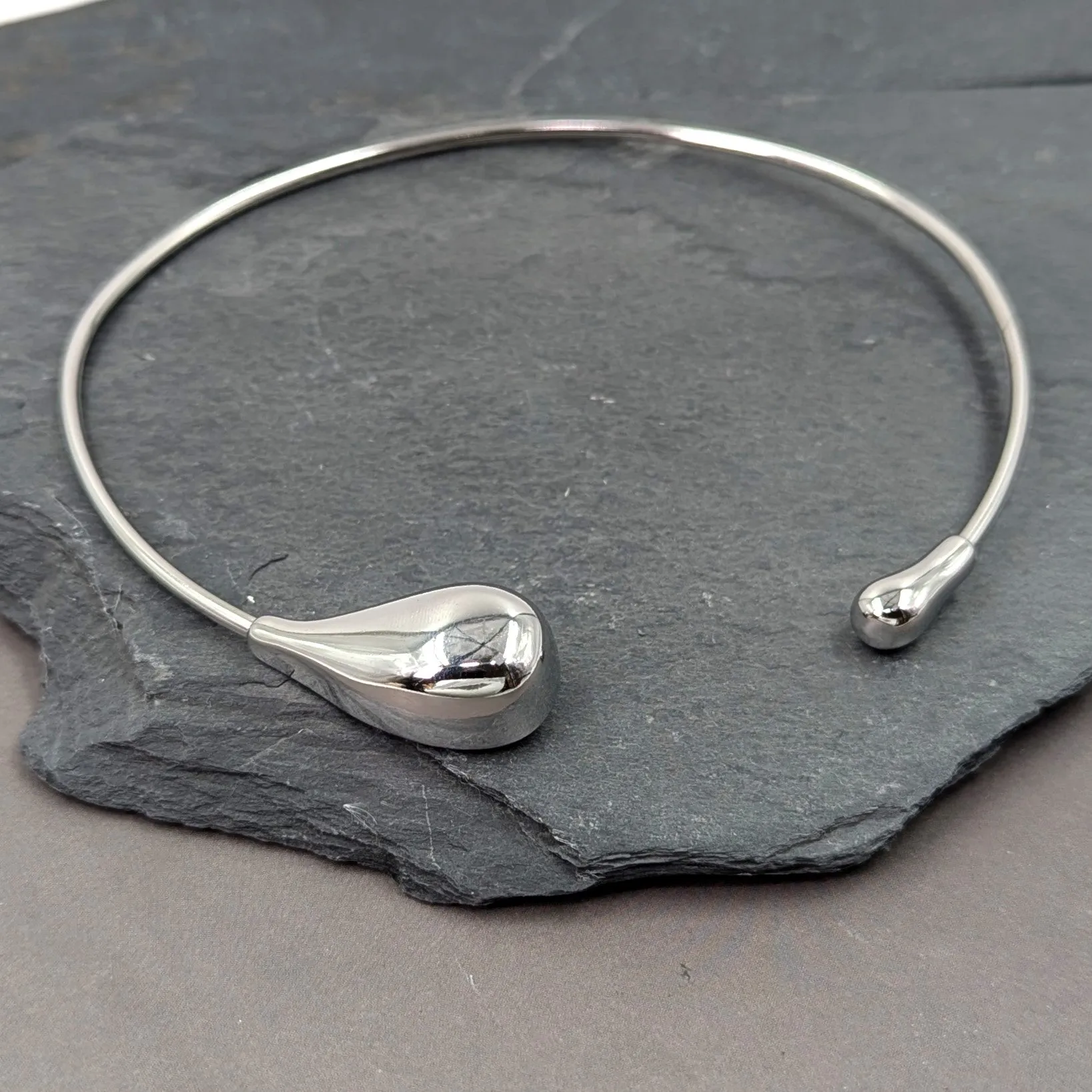 Contemporary inversitile drop shape stainless steel collar necklace