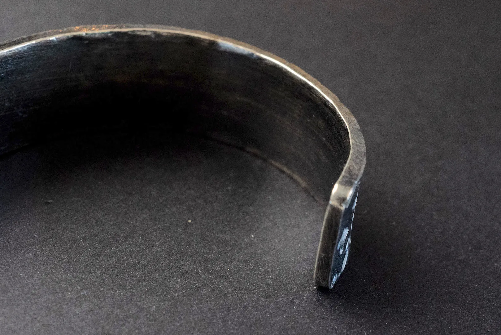 First Arrow's "Arrow Stamp" Bangle With "Soulo" Stone (BR-312)