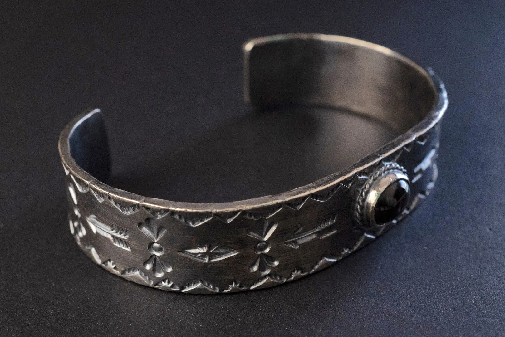 First Arrow's "Arrow Stamp" Bangle With "Soulo" Stone (BR-312)