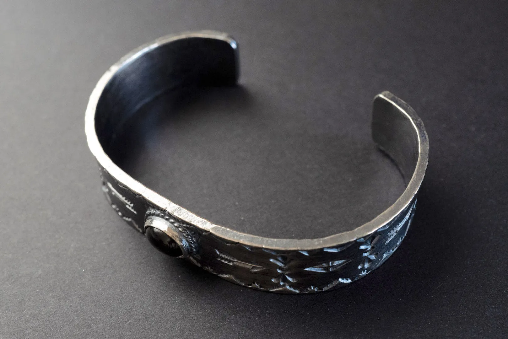 First Arrow's "Arrow Stamp" Bangle With "Soulo" Stone (BR-312)