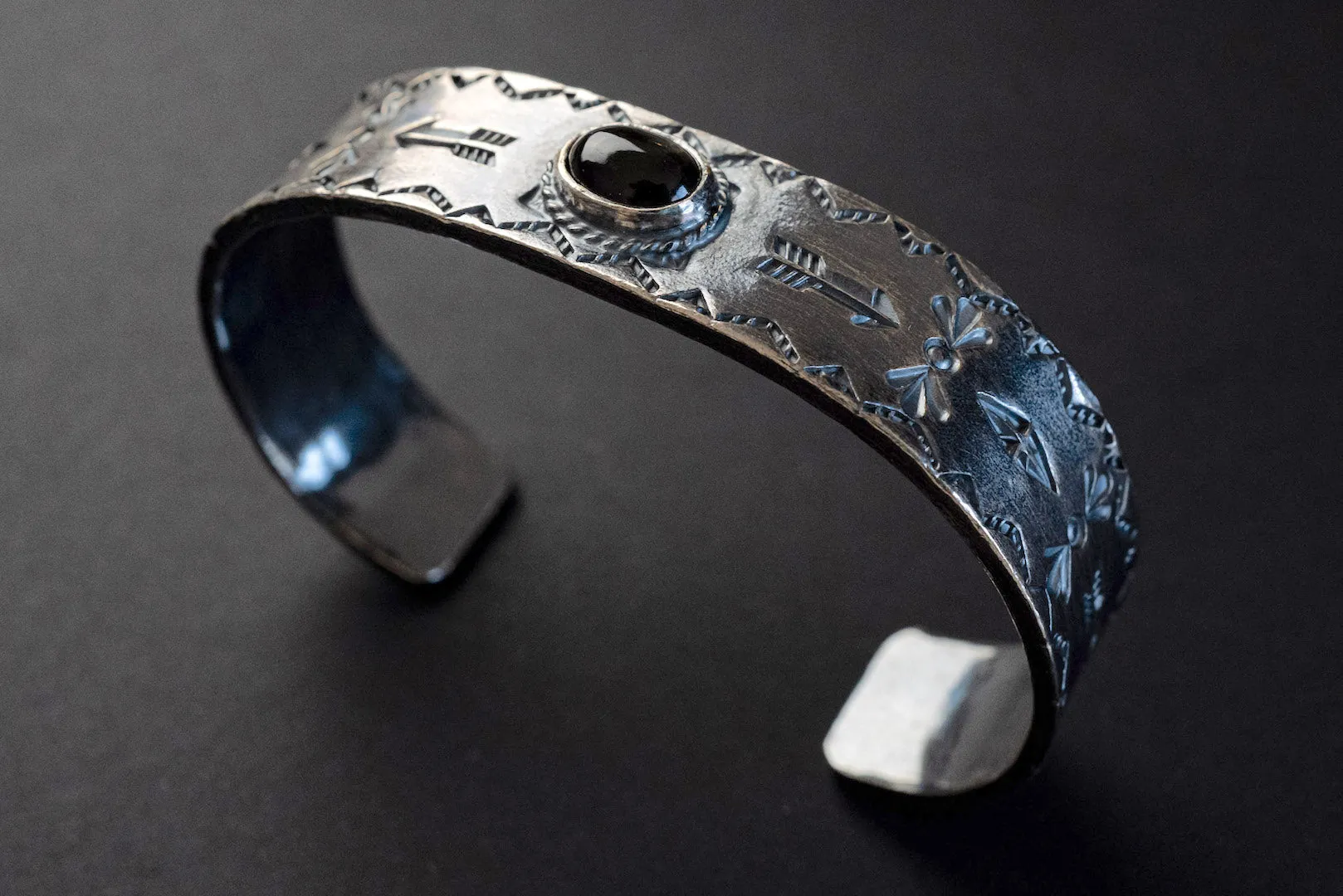 First Arrow's "Arrow Stamp" Bangle With "Soulo" Stone (BR-312)