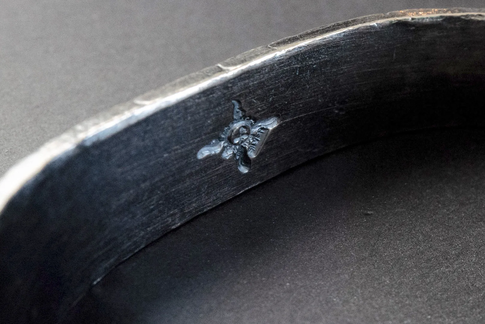 First Arrow's "Arrow Stamp" Bangle With "Soulo" Stone (BR-312)