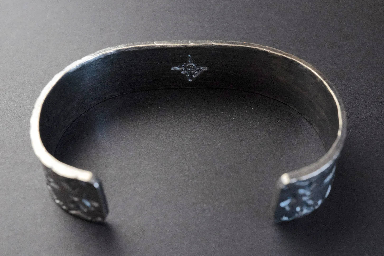 First Arrow's "Arrow Stamp" Bangle With "Soulo" Stone (BR-312)