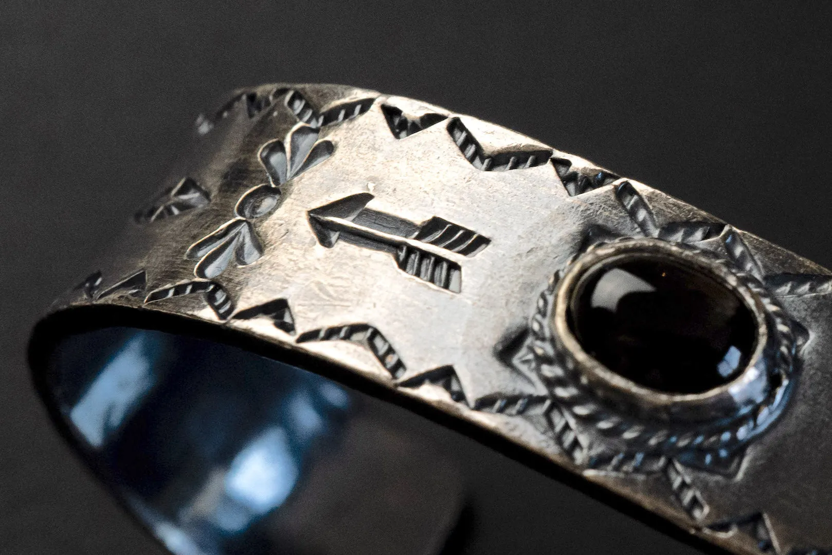First Arrow's "Arrow Stamp" Bangle With "Soulo" Stone (BR-312)