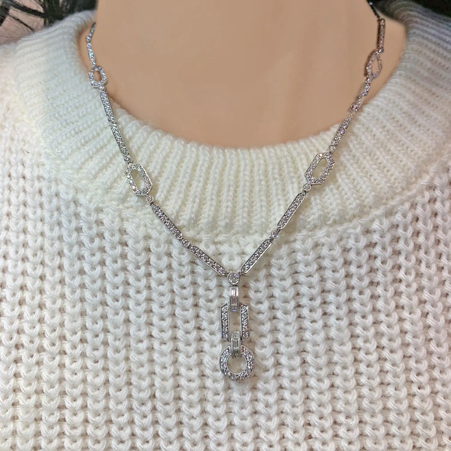 Introducing a Contemporary Masterpiece: The Diamond Pavé Articulated Necklace