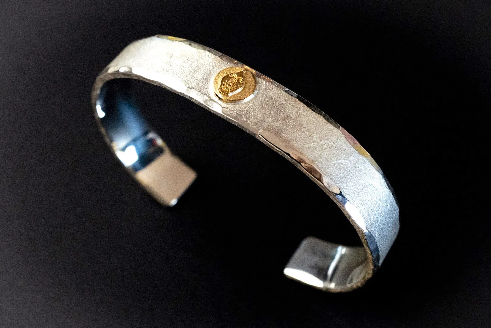 Legend 11mm "Lakeside" Bangle With 22K Gold Emblem (B-17)