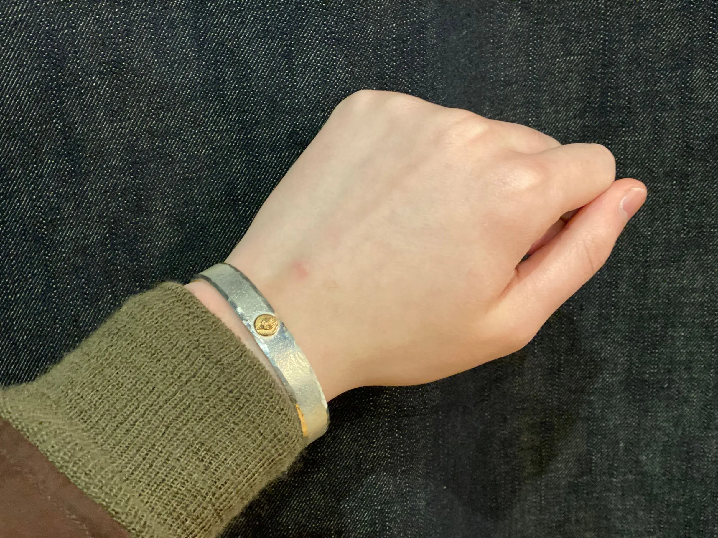 Legend 11mm "Lakeside" Bangle With 22K Gold Emblem (B-17)