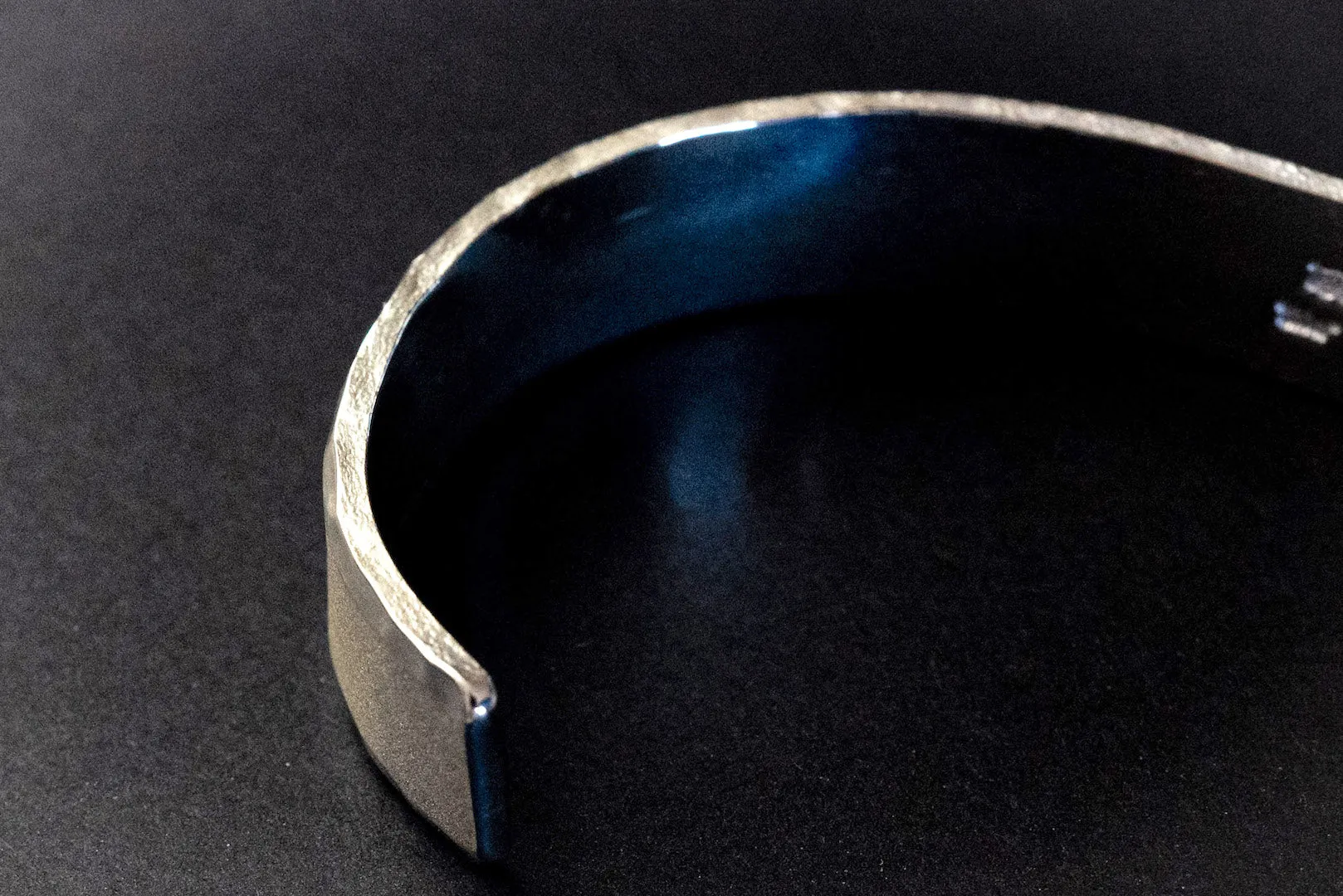 Legend 11mm "Lakeside" Bangle With 22K Gold Emblem (B-17)