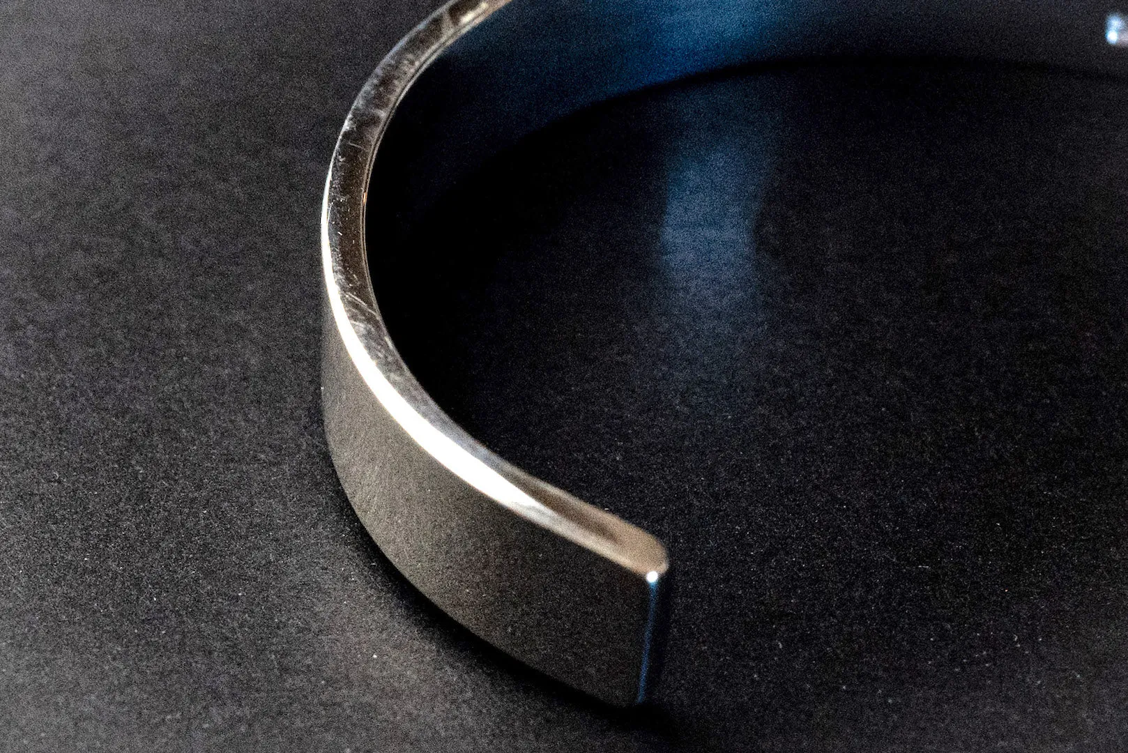 Legend 8mm "Phoenix" Bangle With 22K Gold Emblem (B-4)