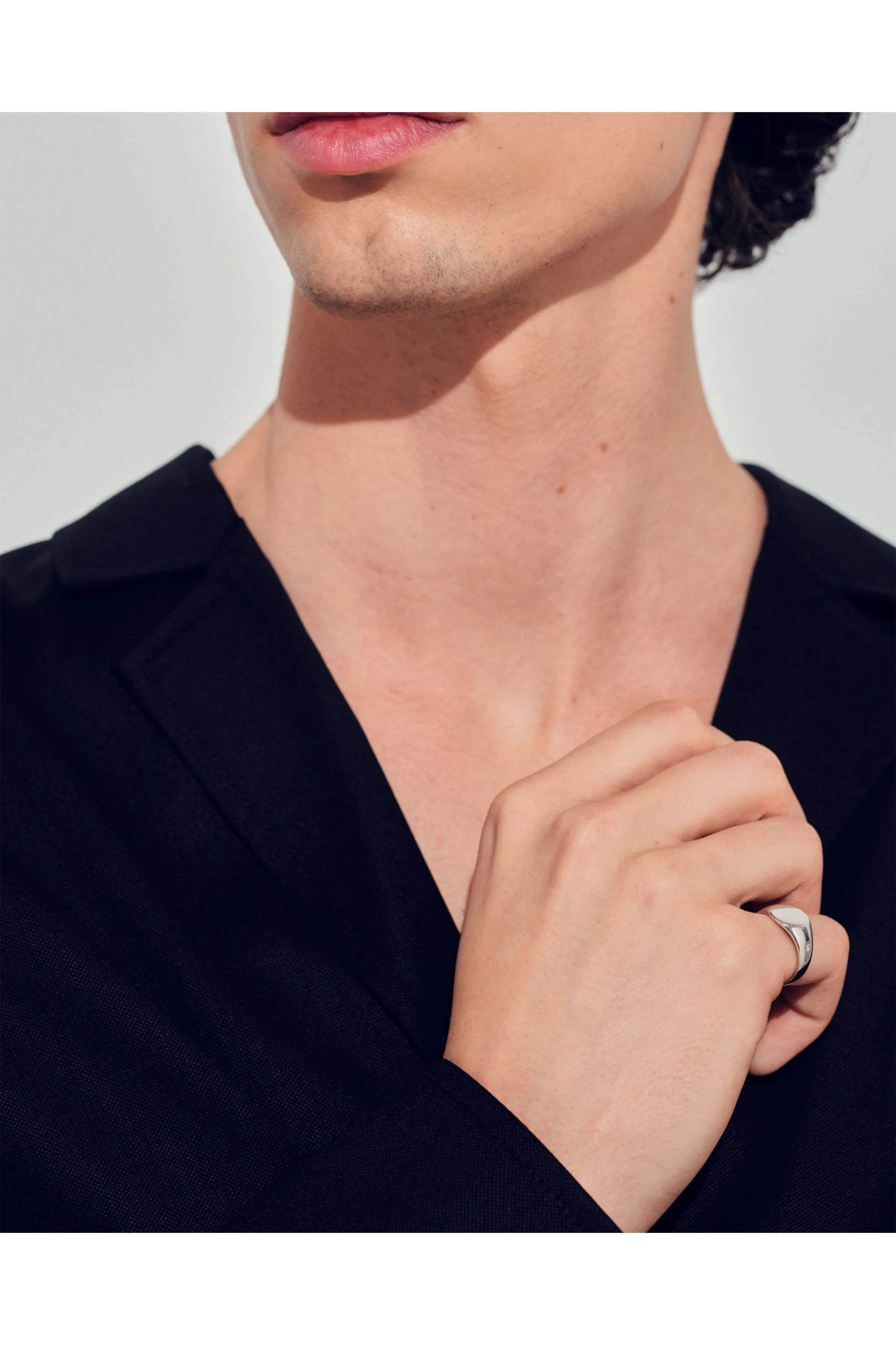 Mini Signet Oval Ring