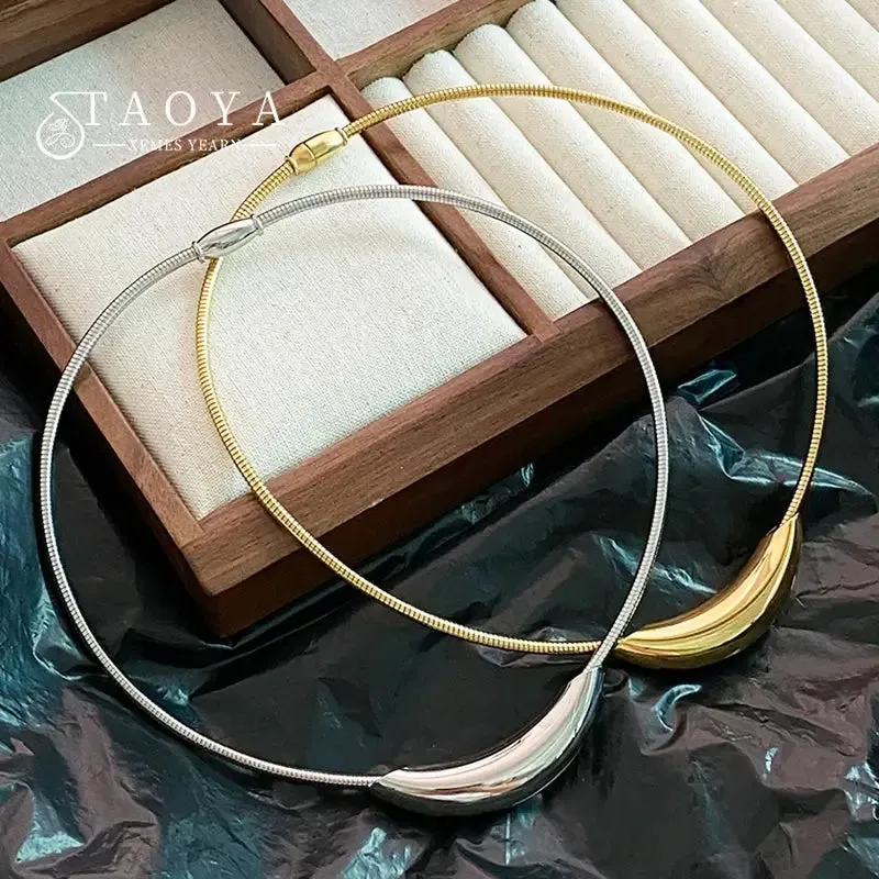 Minimalist Gold Herringbone Chain Necklace