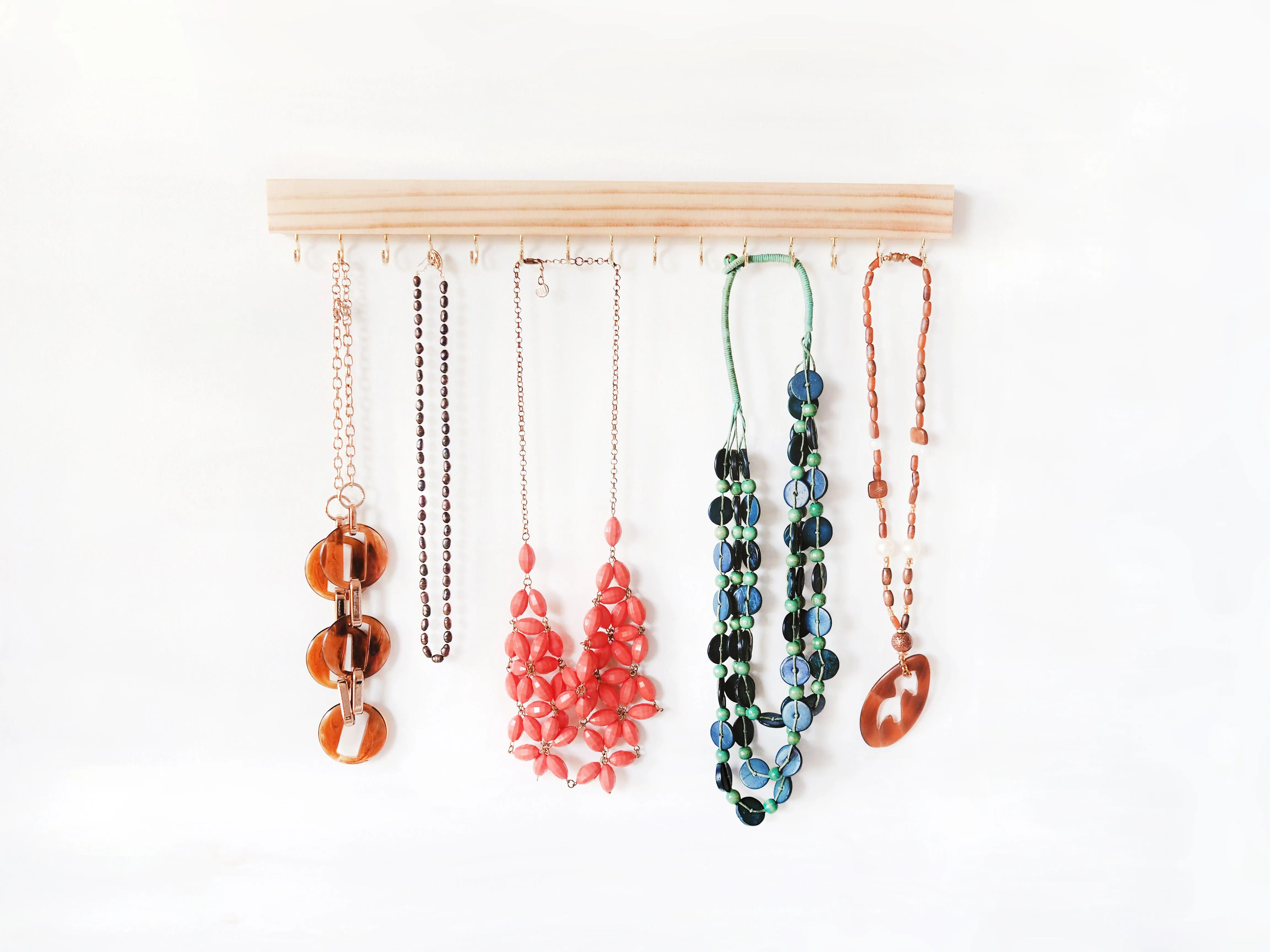 Necklace holder (Pine Wood)
