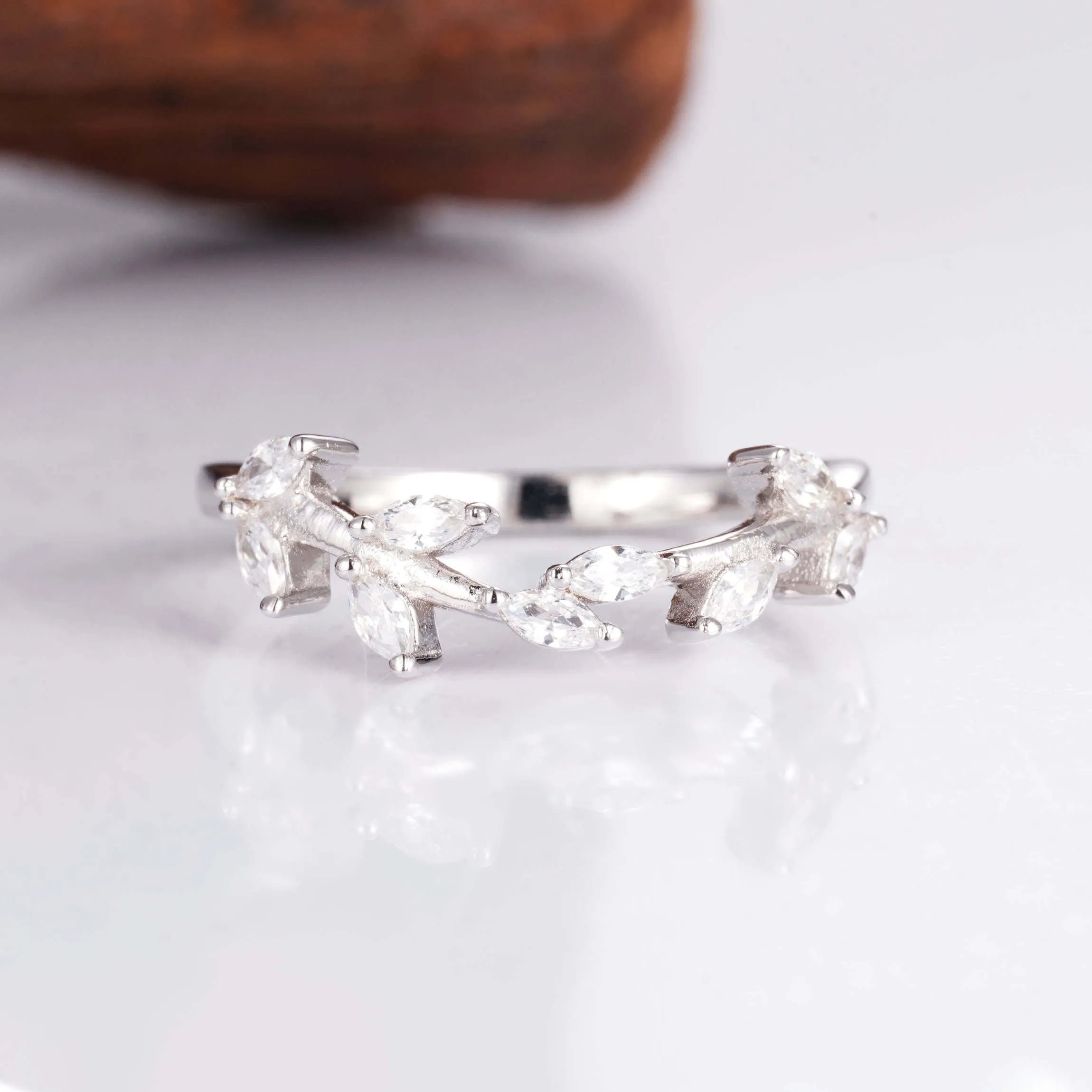 Sammi Curved Gemstone Leaf Band Gold