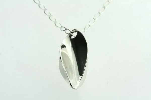 silver seed pendant on 1 x 0 link chain 70cm