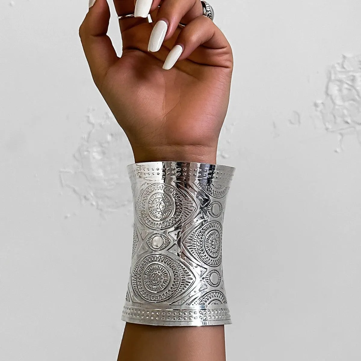 Vintage Elegant Open Ajustable Carved Cuff Bracelets Bangles for Women - Metal Wide Bracelets Indian Style Jewellery Gift
